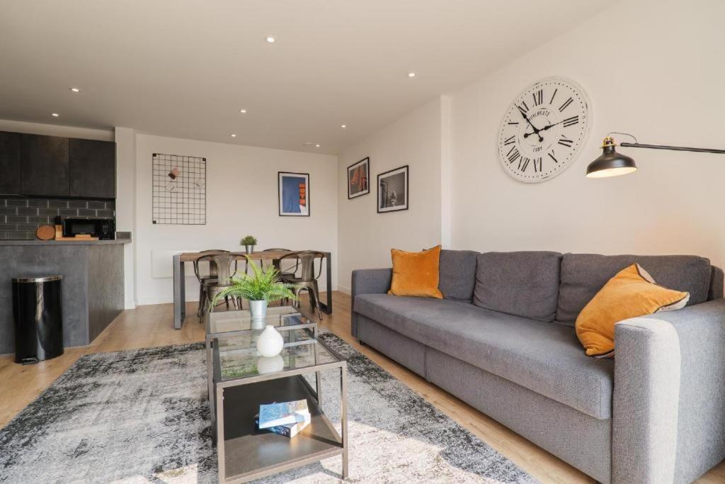 City Centre Luxury Apartment - Free Parking & Balcony Cardiff Buitenkant foto