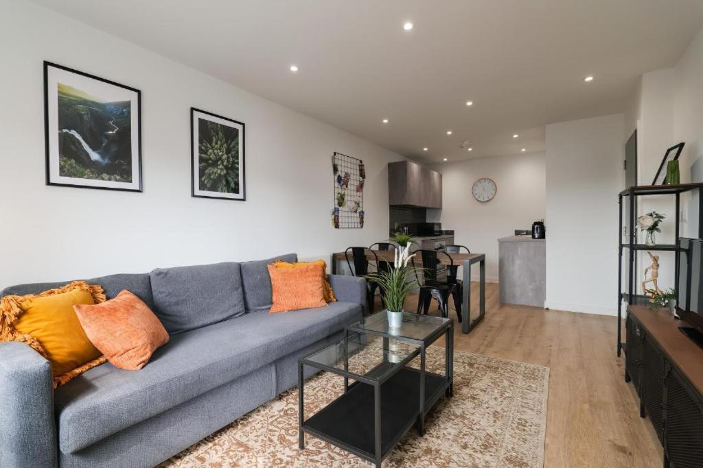 City Centre Luxury Apartment - Free Parking & Balcony Cardiff Buitenkant foto