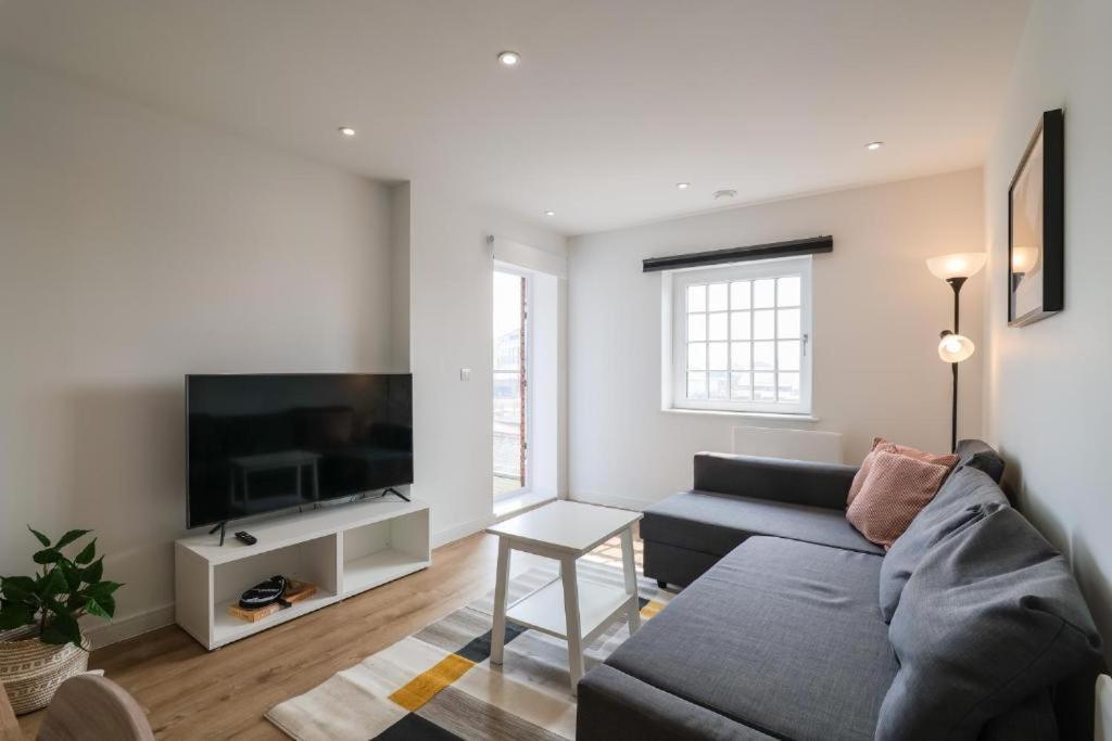 City Centre Luxury Apartment - Free Parking & Balcony Cardiff Buitenkant foto