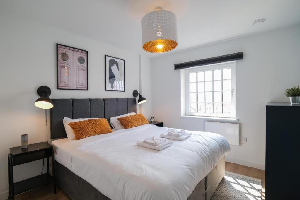 City Centre Luxury Apartment - Free Parking & Balcony Cardiff Buitenkant foto